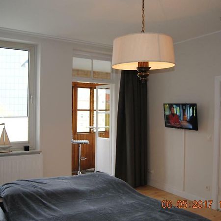 Ruhige Ferienwohnung In Der City Koenigswohnung Kiel Esterno foto