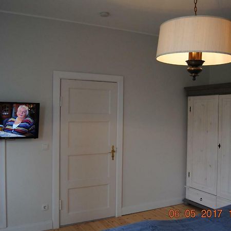 Ruhige Ferienwohnung In Der City Koenigswohnung Kiel Esterno foto