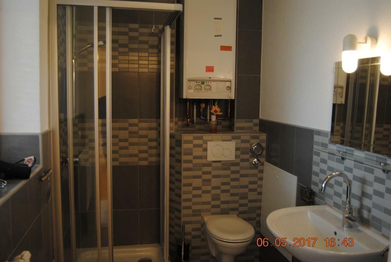 Ruhige Ferienwohnung In Der City Koenigswohnung Kiel Esterno foto